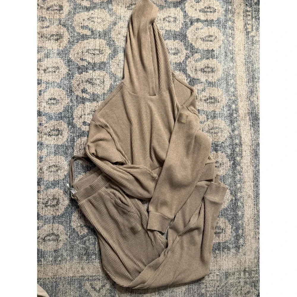 ALO Yoga Muse Hoodie and Jogger Set Size Medium Excellent Condition